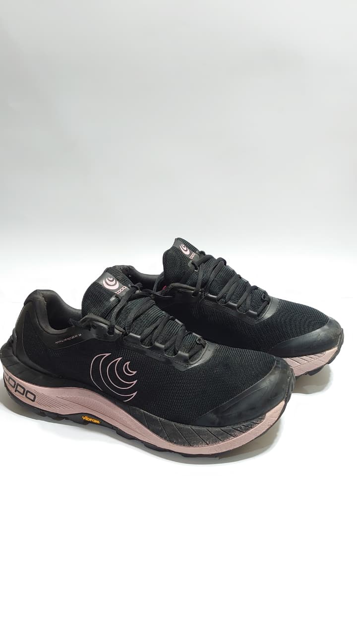 Topo Athletic MTN Racer 3