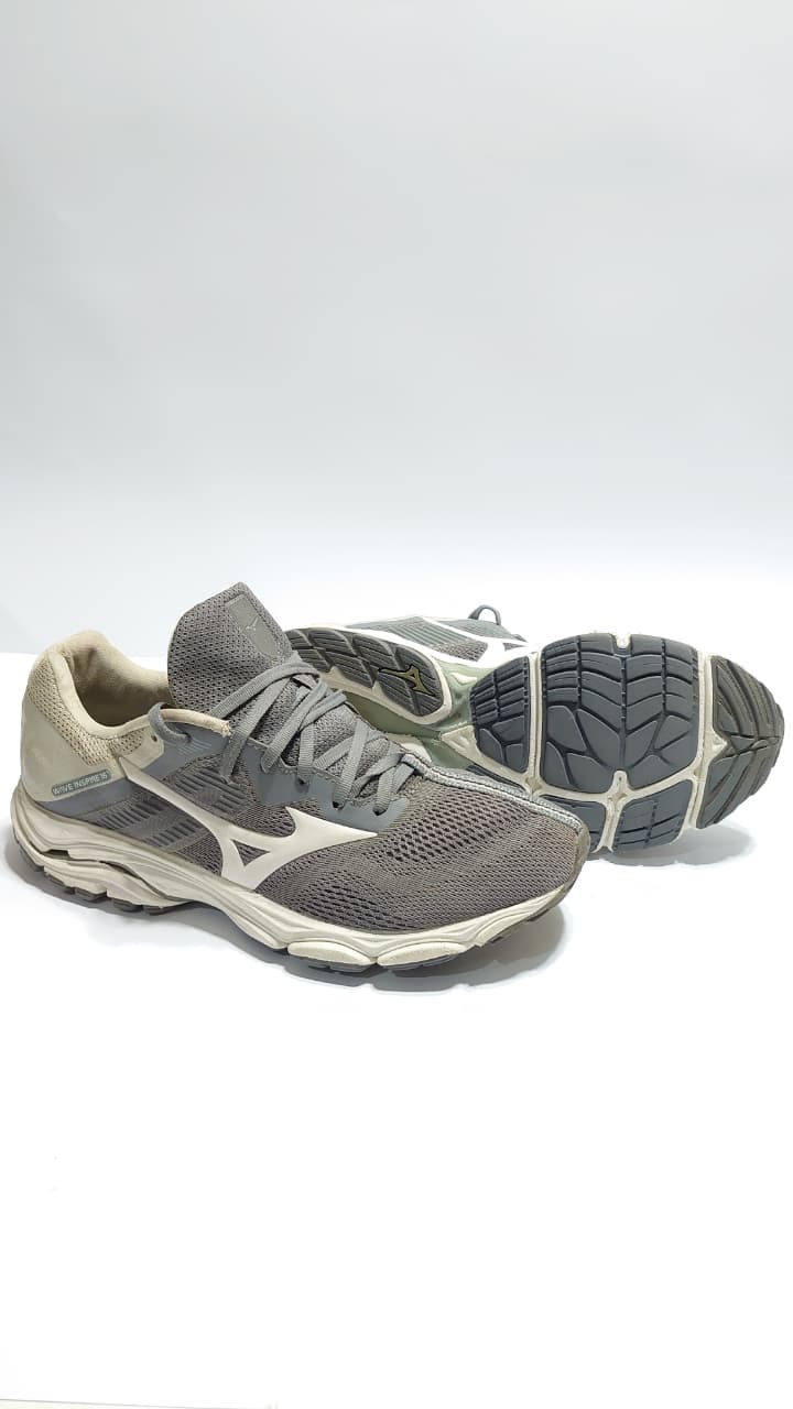 Mizuno Wave Horizon 5